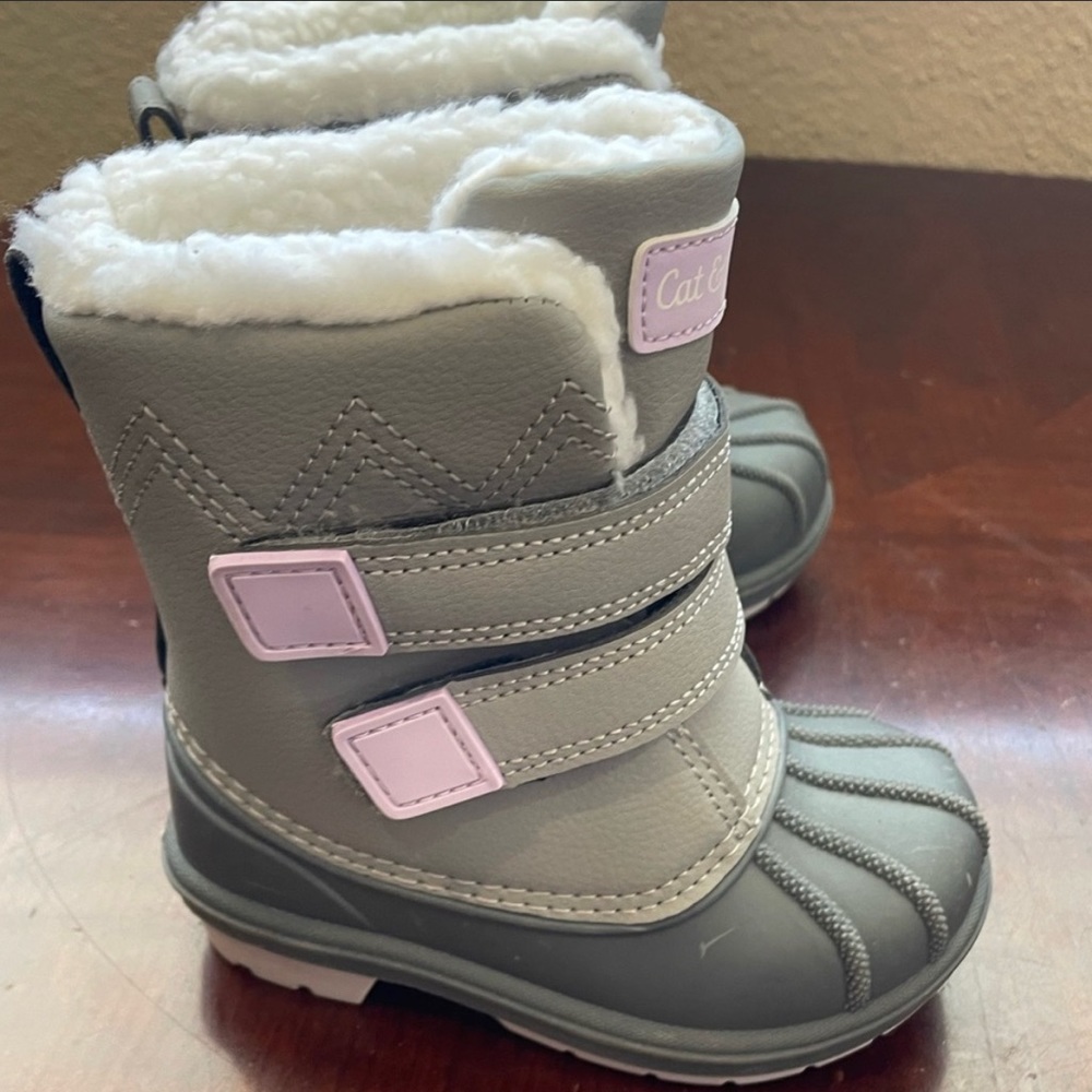 NEW With Tags  CAT & JACK Toddler Denver Winter Boots, Gray, Lavender Size 5